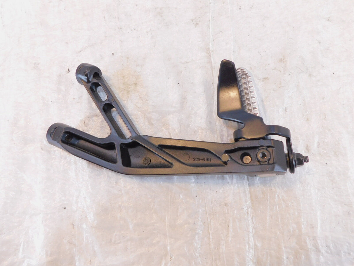 2022-24 Yamaha YZFR7 YZF-R7 R7 Rear Right Mount Bracket Stay & Foot Peg Footrest - C3 Cycle
