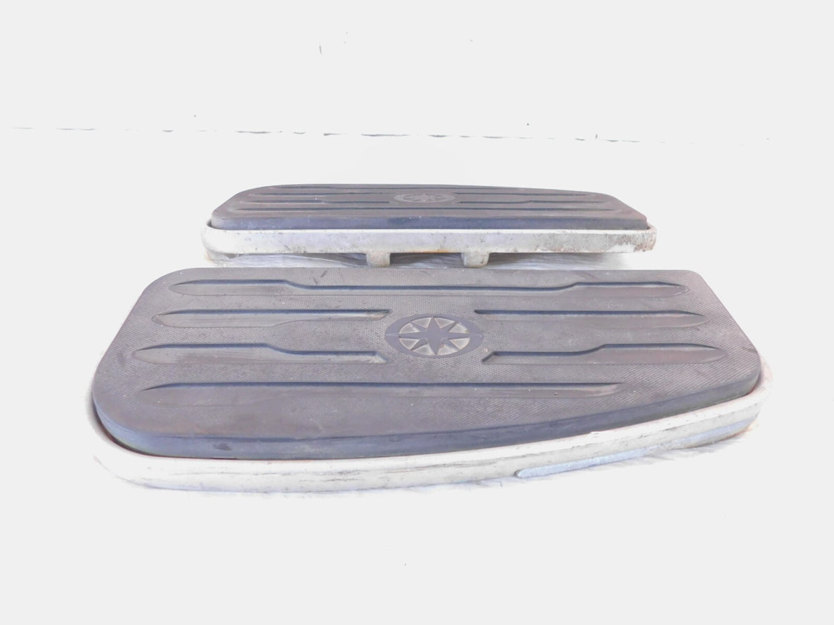 Yamaha VStar 1100 XVS1100 Classic Silverado Front Left/Right Footrest Footboards - C3 Cycle