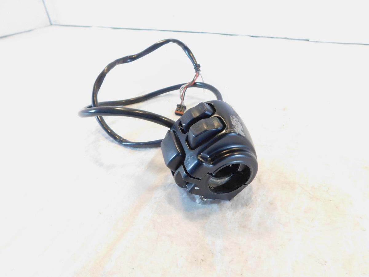 Harley Davidson Dyna Street Bob Fat Bob Right Handlebar Horn Turn Signal Switch - C3 Cycle
