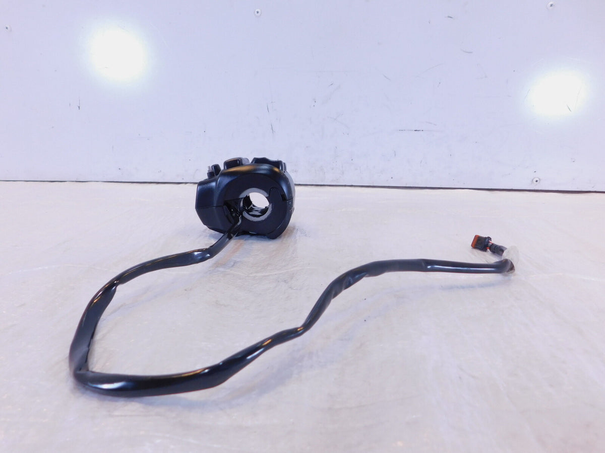 Harley Davidson M7 Street Glide Special Left Handlebar Horn Turn Signal Switches