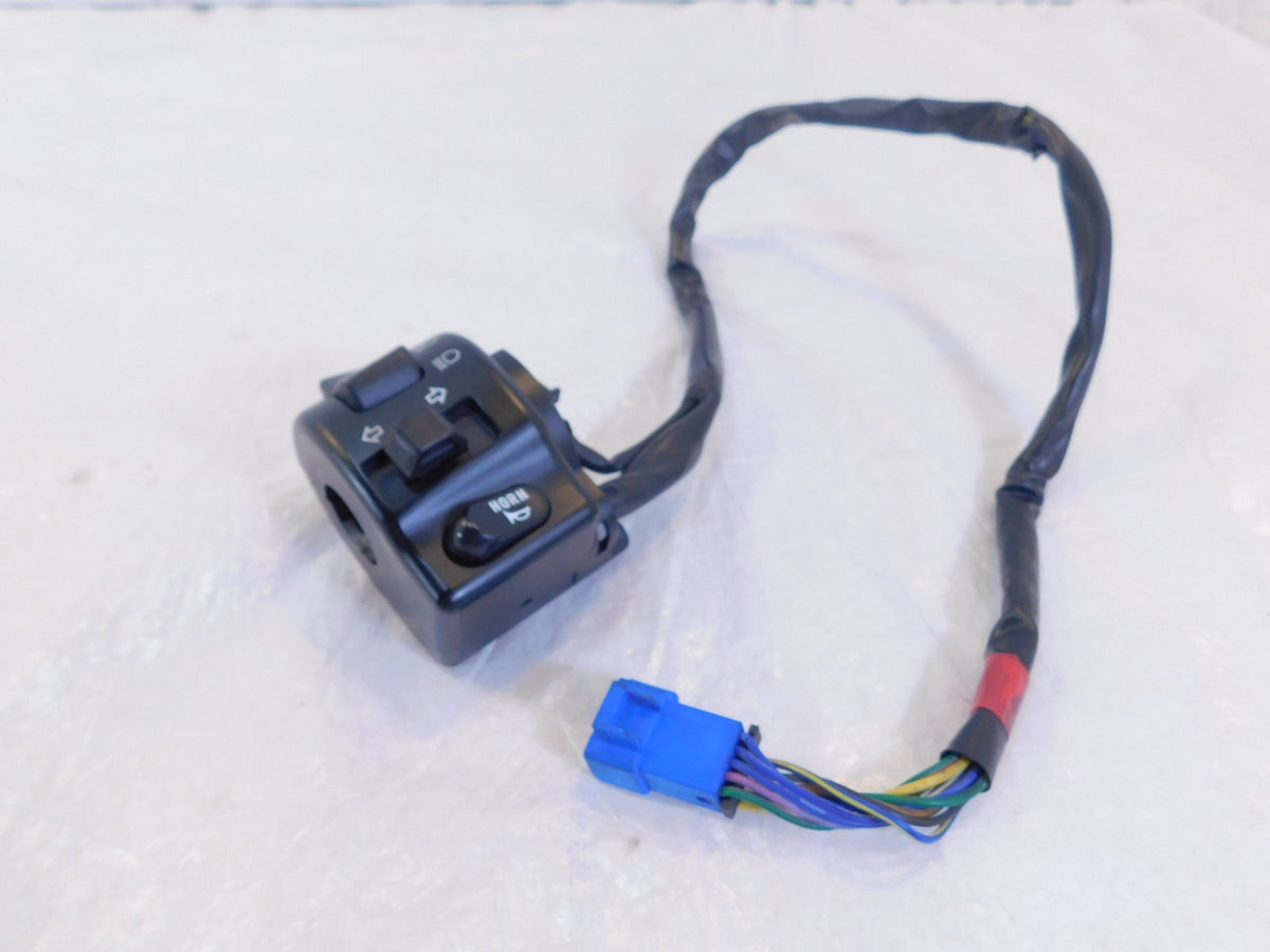 2005-2007 Victory Kingpin Vegas Left Handlebar Horn & Turn Signal Switch Buttons - C3 Cycle