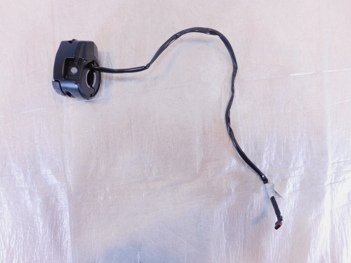 Harley Davidson M7 Street Glide Special Left Handlebar Horn Turn Signal Switches