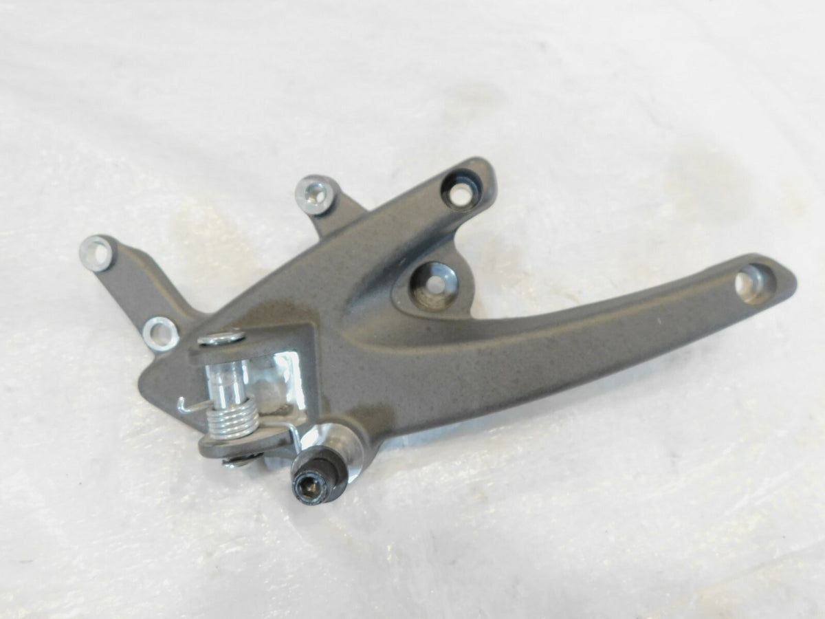 2008 08 Buell 1125 1125R Right Front Rider Peg Footpeg Footrest & Mount Bracket - C3 Cycle