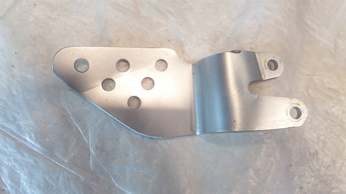 1999 2000 2001 & 2002 Yamaha YZFR6 R6 Right Footpeg Footrest Guard Bracket - C3 Cycle