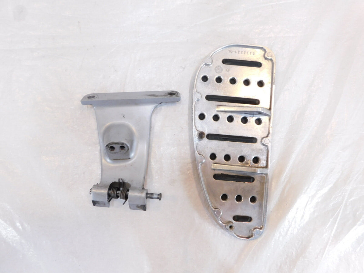 Victory V92 Classic & Touring Cruiser Right Footboard Floorboard & Mount Bracket - C3 Cycle