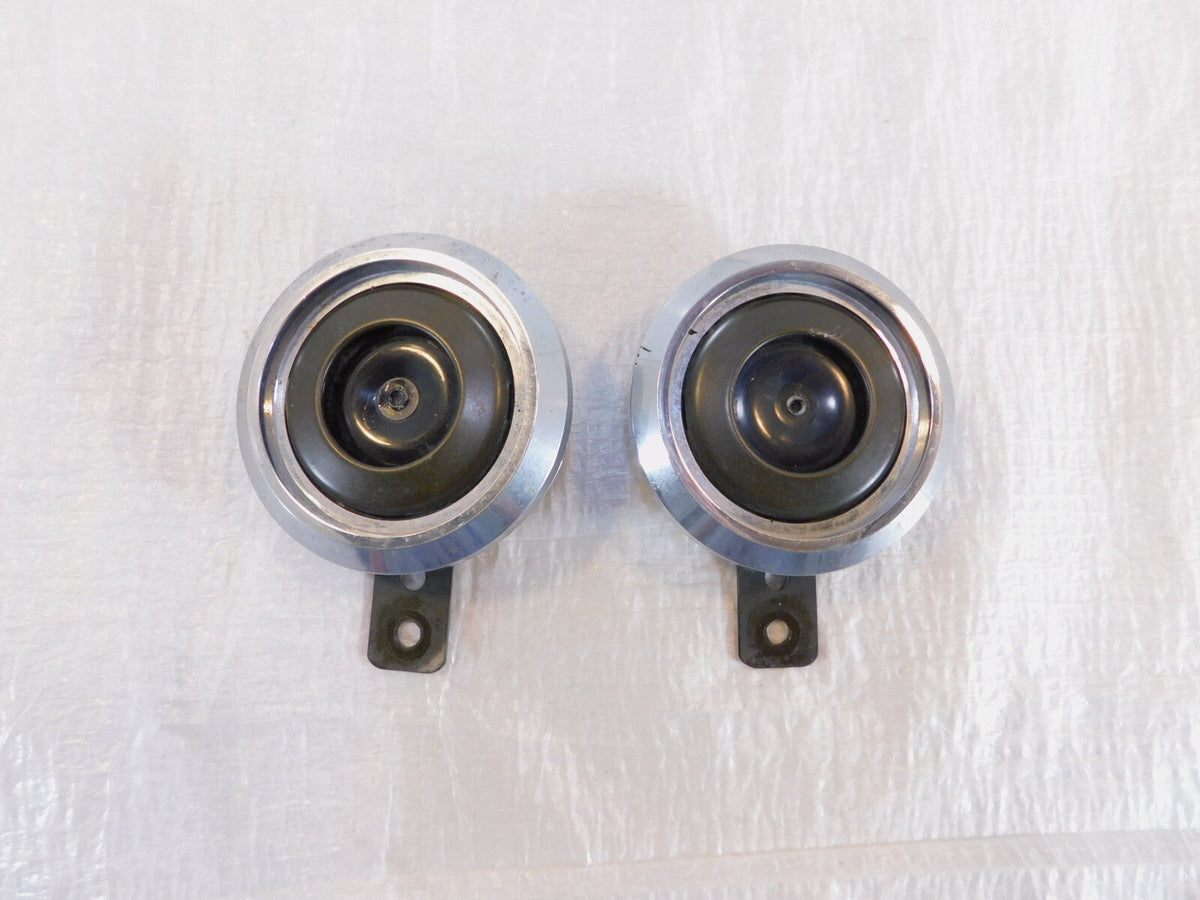1985-1986 Honda VT500 VT500C Shadow 500 High/Low Indicator Horns w/ Brackets - C3 Cycle