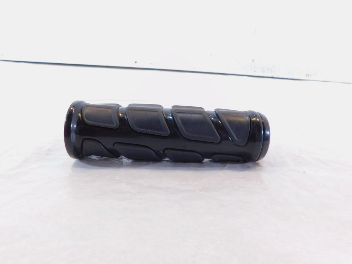 Kawasaki Vulcan 1600 VN1600 & 900 VN900 Left Handlebar Grip Tube - 46075-1212 - C3 Cycle