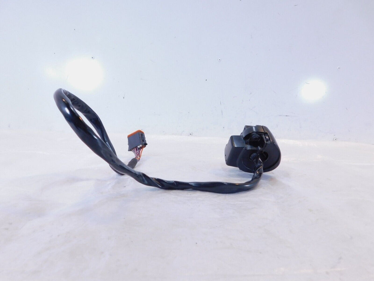 Harley Electra Glide Right Handlebar Engine Stop Start Kill Switches w/ Radio