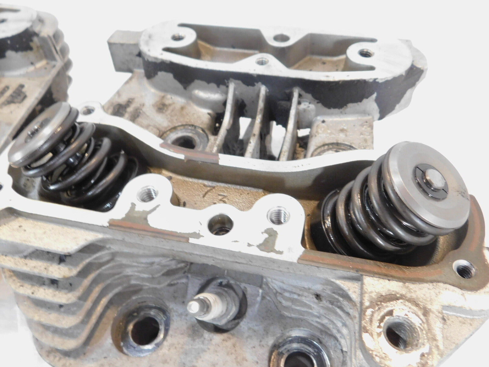 Harley Davidson Sportster 883 Cylinder Heads w/ Valves 16662