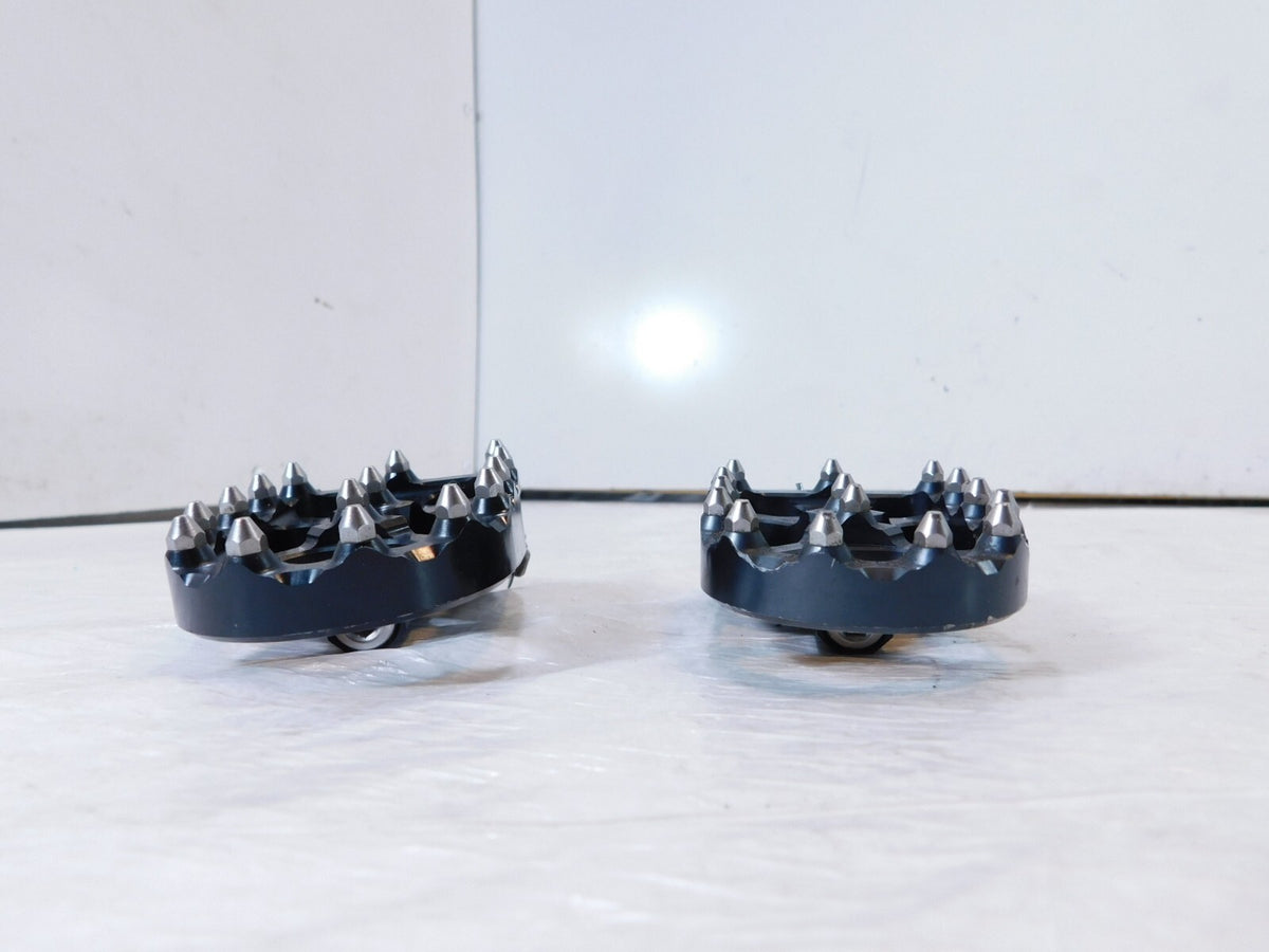 Harley Davidson FXR Dyna Sportster & Softail Spiked Traction Footpegs Footrest - C3 Cycle
