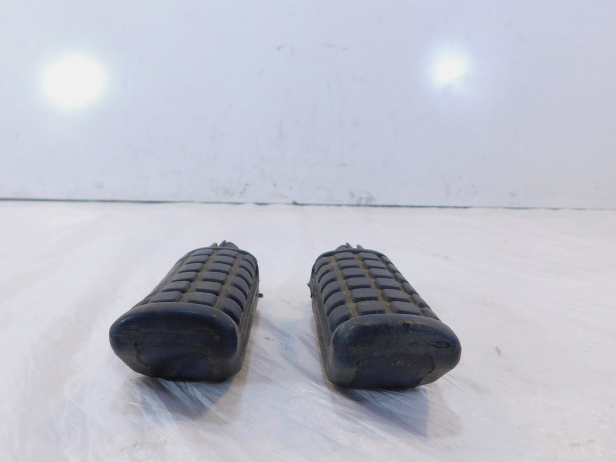 1982-1983 Yamaha XJ750 Maxim 750 Front Left Right Main Rider Footrest Foot Pegs - C3 Cycle