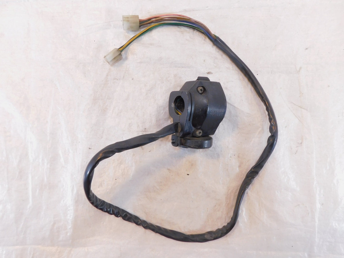 1982 82 Yamaha XJ750 Maxim 750 Left Handlebar Horn/Turn Signal Switch Buttons - C3 Cycle