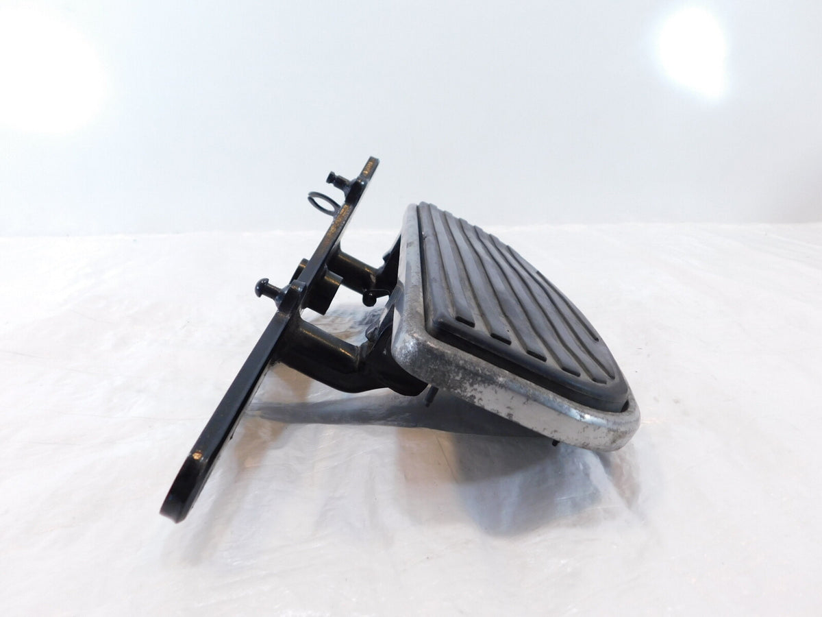 96-04 Kawasaki Vulcan 1500 Right Footrest Footboard Floorboard w/ Mount Bracket