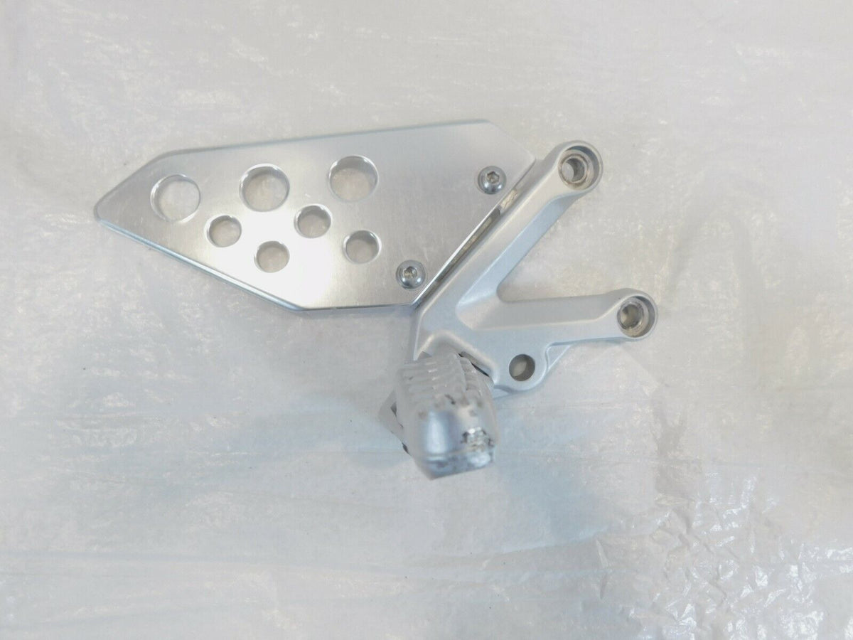 Aprilia RSV1000R RSVR & RSV 1000 Tuono Front Right Footrest Foot Peg & Mount - C3 Cycle