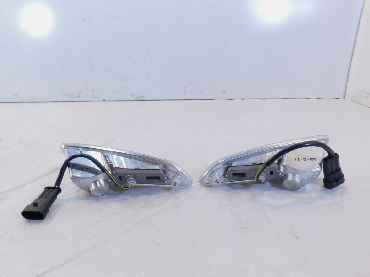 Vespa Primavera Sprint 50 150 Pair Front Fender Side Running Light Lamps - C3 Cycle