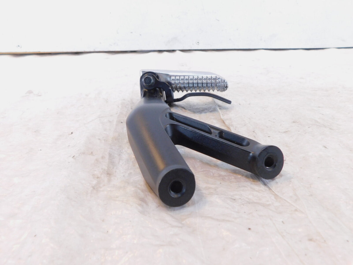 2022-24 Yamaha YZFR7 YZF-R7 R7 Rear Right Mount Bracket Stay & Foot Peg Footrest - C3 Cycle