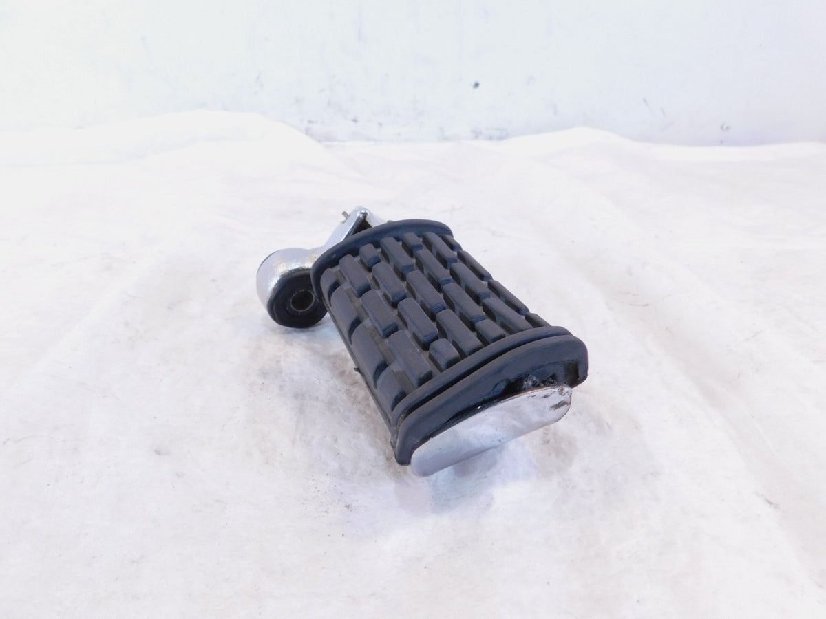 1984-1985 Yamaha Virago 700 XV700 1000 Front Right Footrest Foot Peg & Mount - C3 Cycle