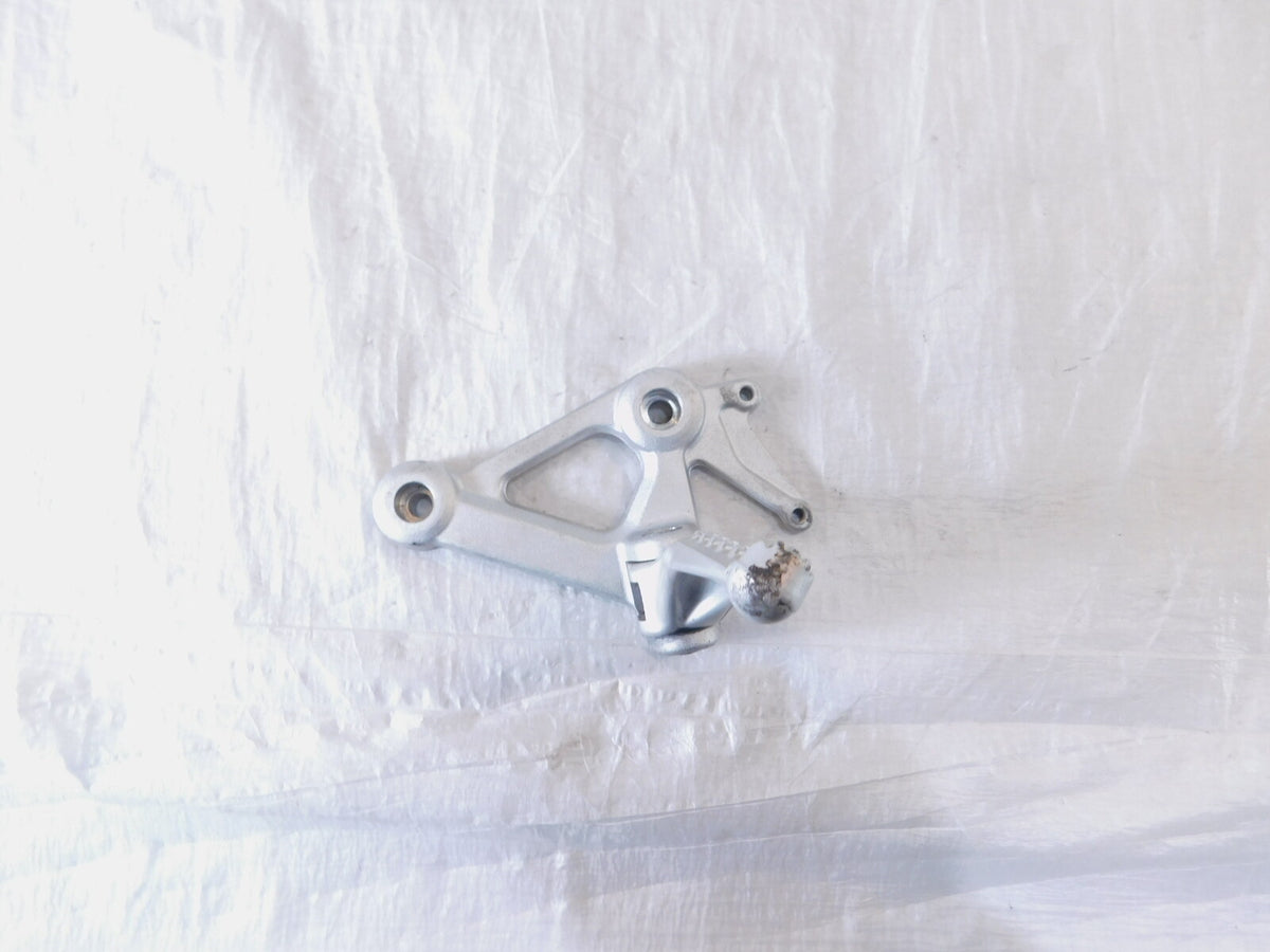 Aprilia SL750 Shiver 750 900 Front Left Footrest Foot Peg & Bracket Mount Stay
