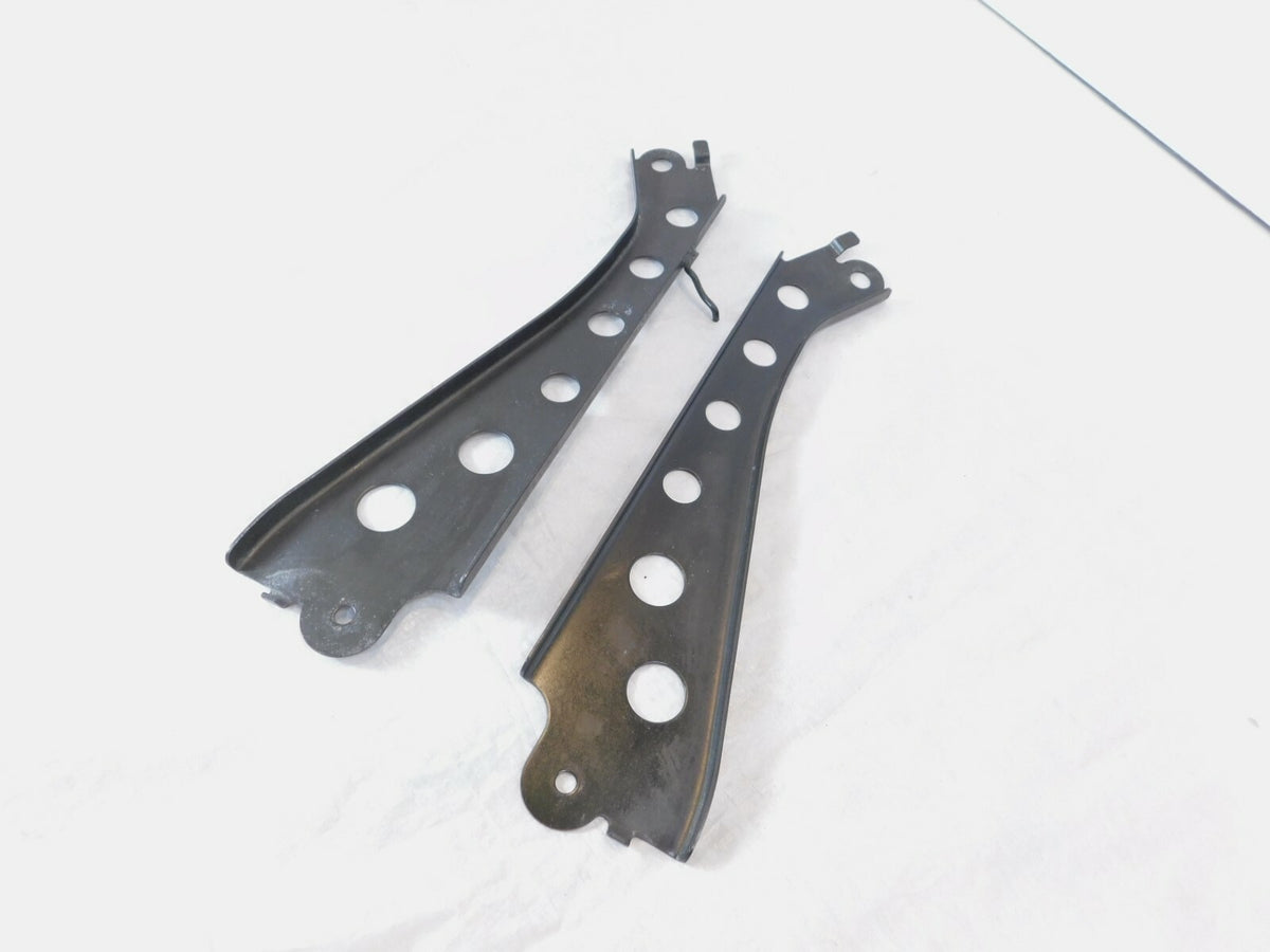 05-15 Yamaha Majesty 400 YP400 Left/Right Front Footrest Footboard Bracket Mount - C3 Cycle