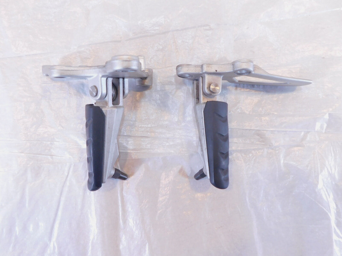 BMW R1200R R1200ST Front Right/Left Footrest Foot Pegs & Bracket Mount Plate - C3 Cycle