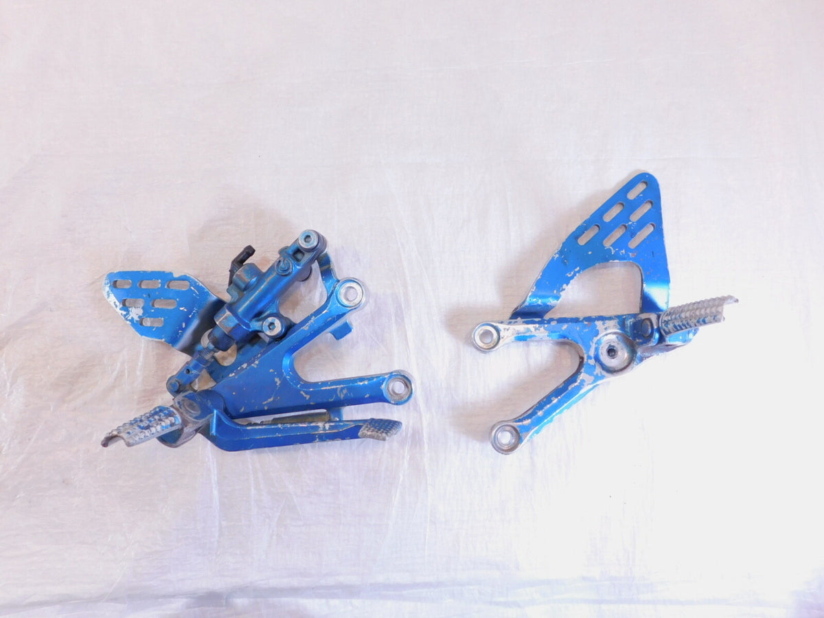 Yamaha YZFR6 YZFR6S YZF R6 R6S Left/Right Front Footrest Foot Peg Bracket Mounts - C3 Cycle