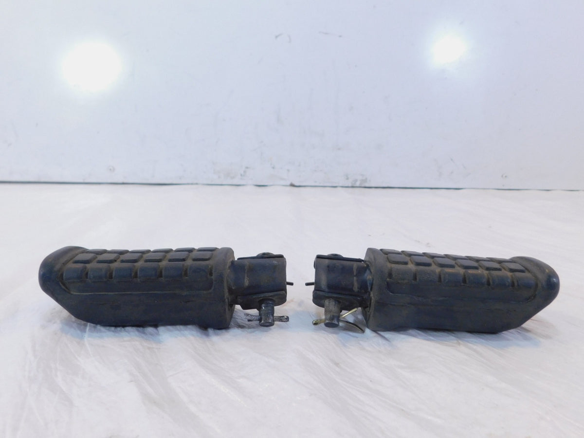 1982-1983 Yamaha XJ750 Maxim 750 Front Left Right Main Rider Footrest Foot Pegs - C3 Cycle
