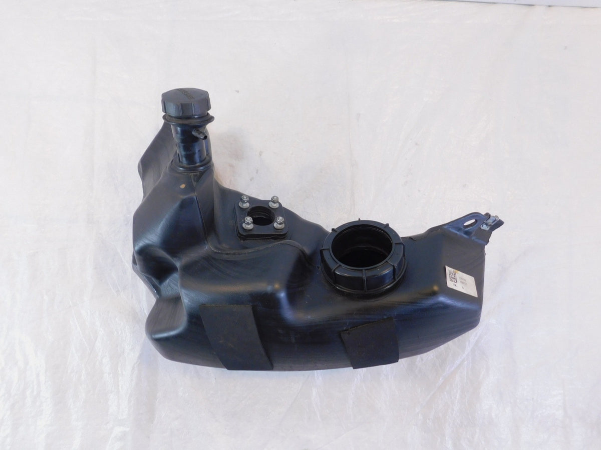 Piaggio Vespa Primavera Sprint 50 150 Fuel Petrol Gas Tank Reservoir 1B003095 - C3 Cycle