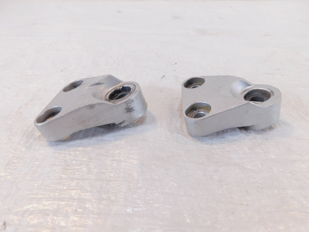 Yamaha FZR600R Front Left & Right Footrest Footpeg Foot Peg Bar Mount BRackets