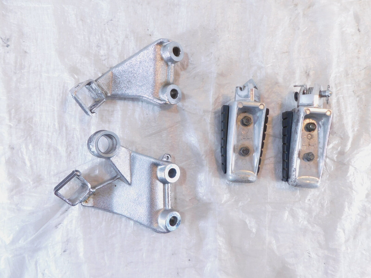 1985-95 Yamaha V-Max VMX 1200 VMX1200 Front Left/Right Mount Brackets & Footpegs - C3 Cycle