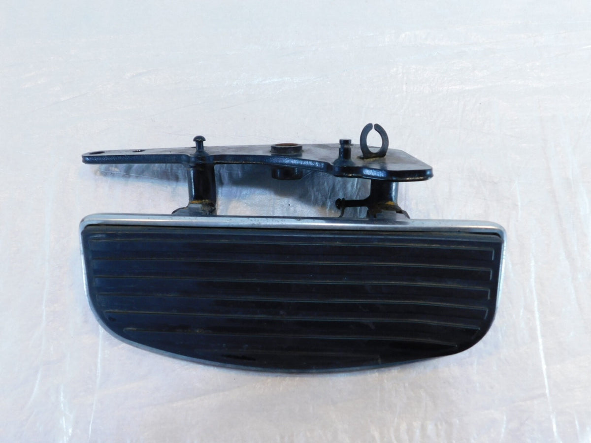 99-04 Kawasaki Vulcan 1500 Right Footrest Footboard Floorboard w/ Mount Bracket - C3 Cycle