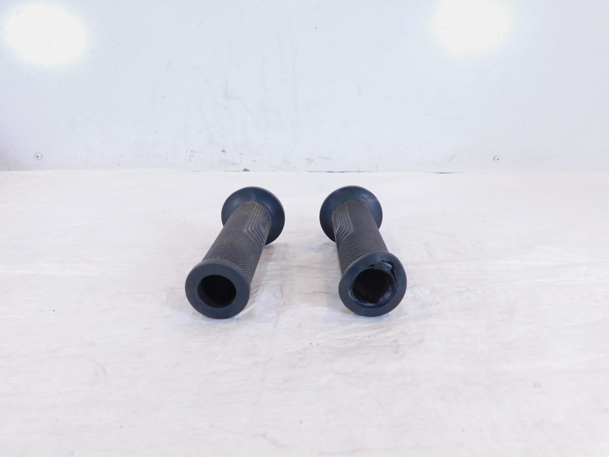 Pair 2018-2019 Husqvarna Vitpilen Svartpilen 401 Left/Right Handlebar Grip Tubes - C3 Cycle