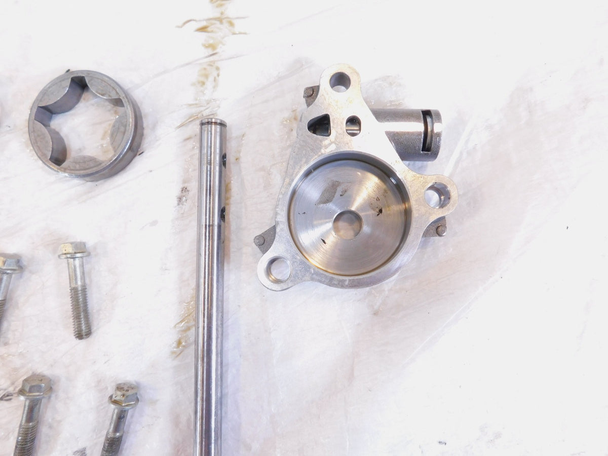 Husqvarna Svartpilen Vitpilen 401 CKD B.D Motor Motor Oil Pump w/ Sprocket Gears