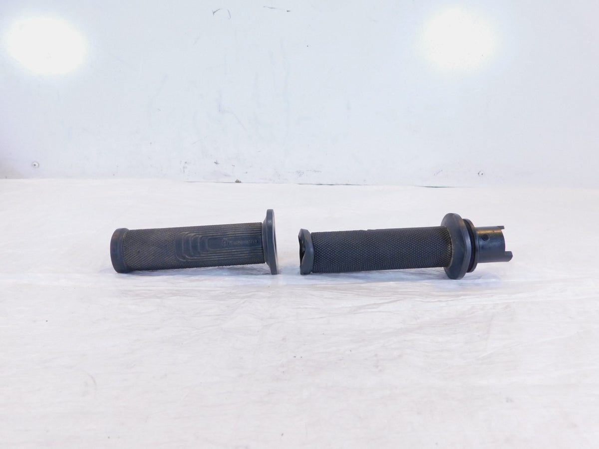 Pair 2018-2019 Husqvarna Vitpilen Svartpilen 401 Left/Right Handlebar Grip Tubes - C3 Cycle
