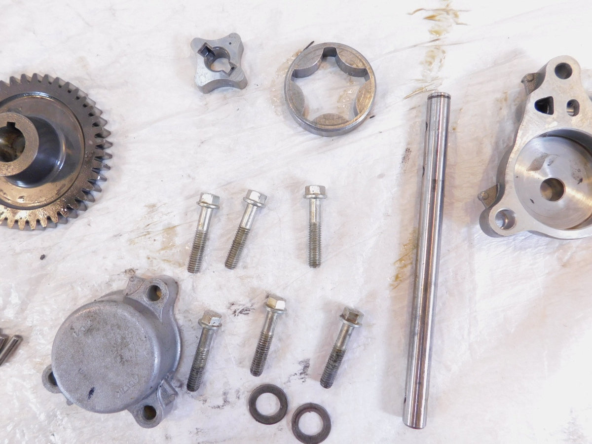 Husqvarna Svartpilen Vitpilen 401 CKD B.D Motor Motor Oil Pump w/ Sprocket Gears