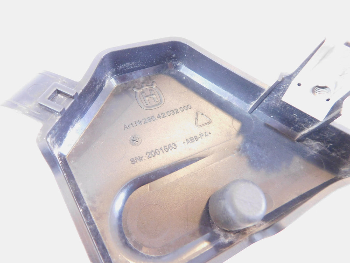 Husqvarna Svartpilen Vitpilen 401 CKD Black ABS Brake Pump Modulator Cover Cap