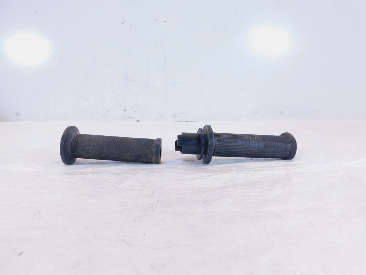 Pair 2018-2019 Husqvarna Vitpilen Svartpilen 401 Left/Right Handlebar Grip Tubes - C3 Cycle
