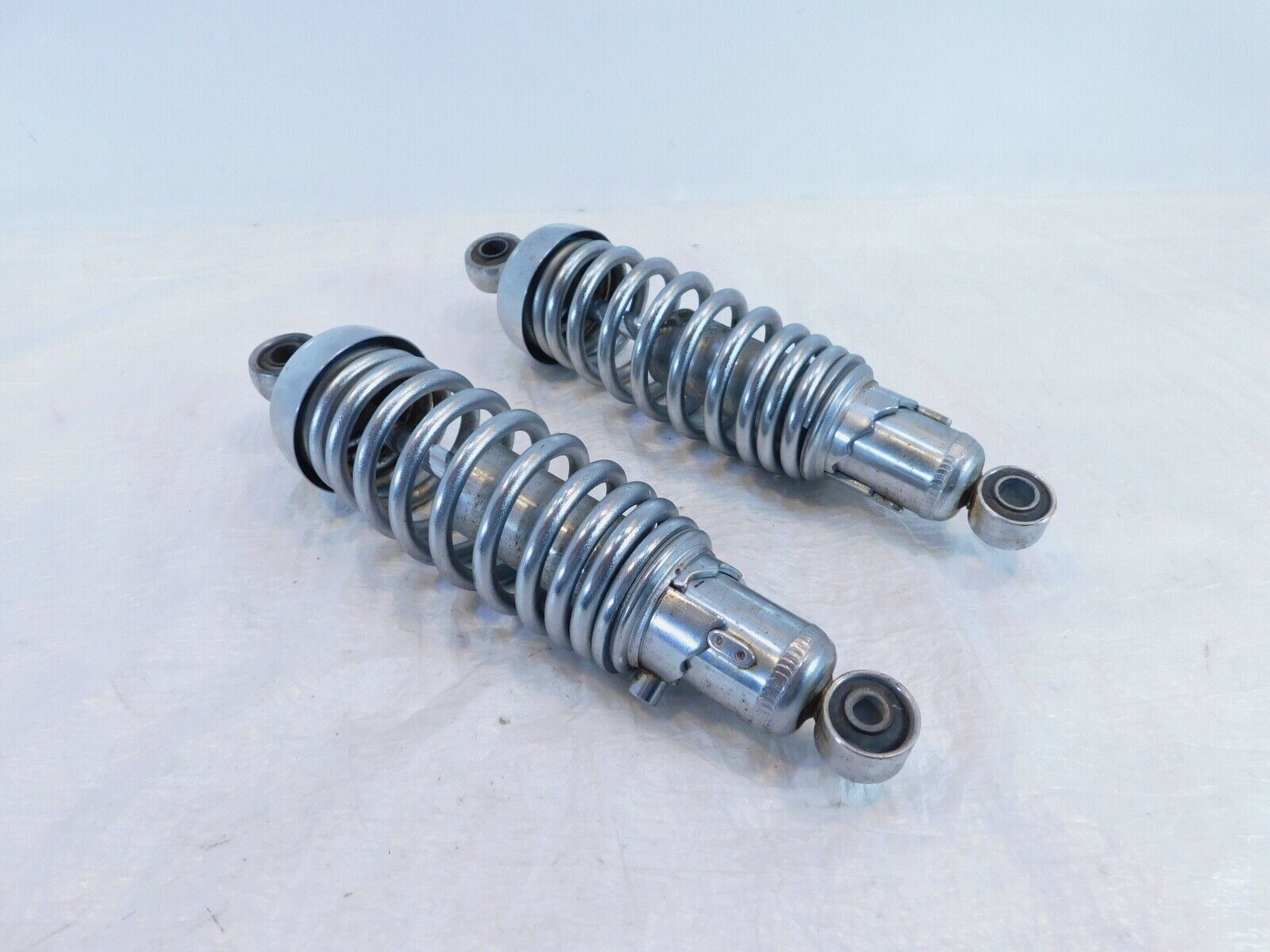 写真 84-97 Yamaha Virago XV700 XV750 Rear Shock Absorbers